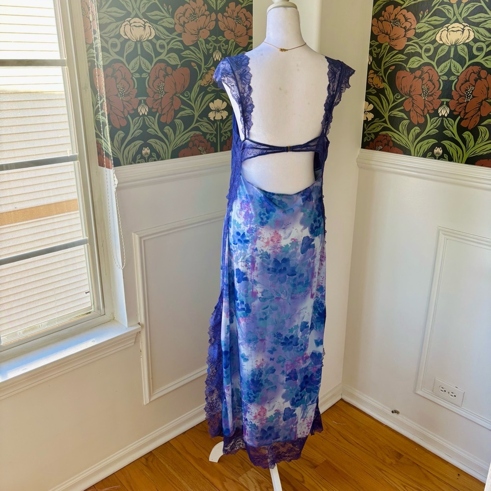 Sheer Floral Lace Night Gown 🪻 - Picture 8 of 9